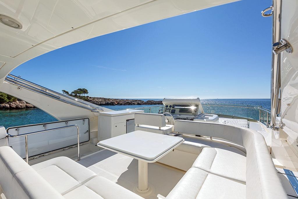 2005 FERRETTI YACHTS 731 